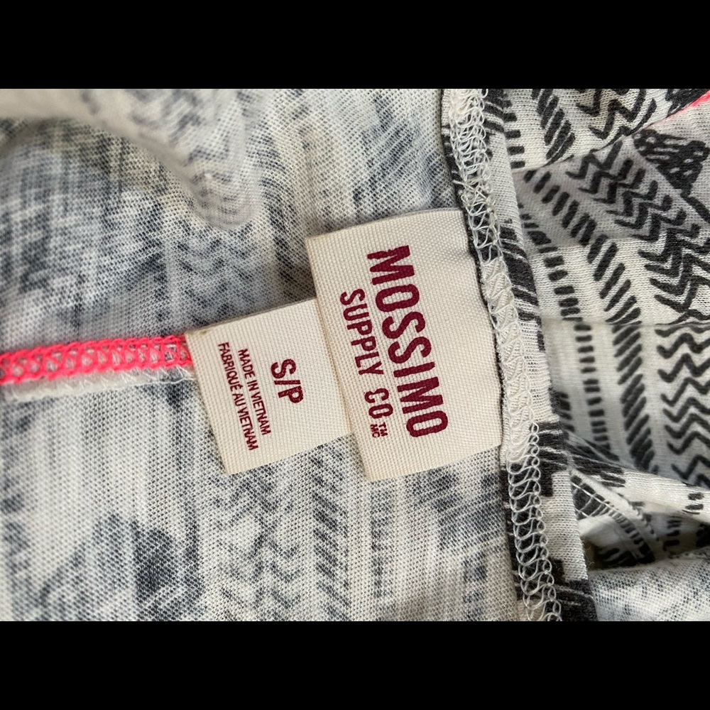 Mossimo Aztec pattern tank top - Picture 3 of 3